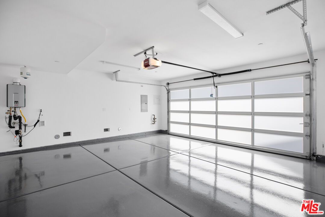 Garage, Interior