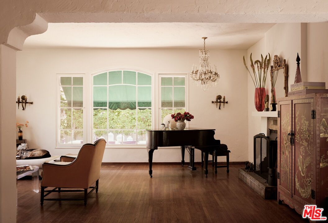 Chandelier, Fireplace, Interior, Piano, Wood Texture Flooring