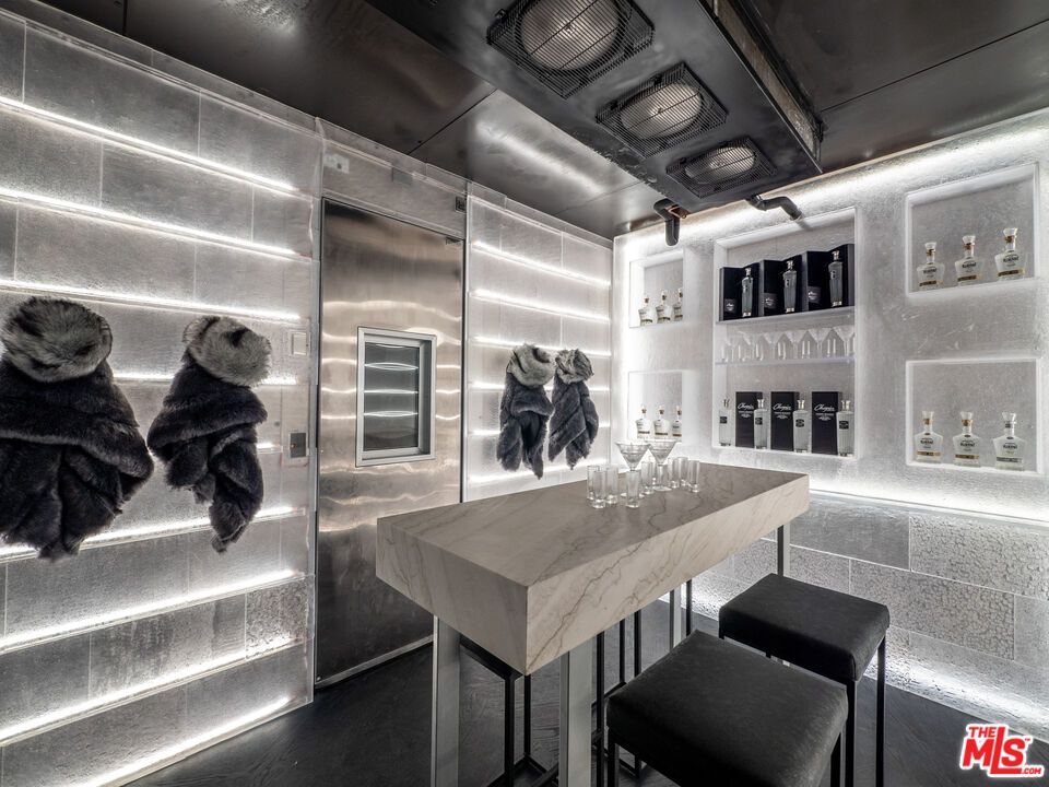 Interior, Stainless Steel Appliances