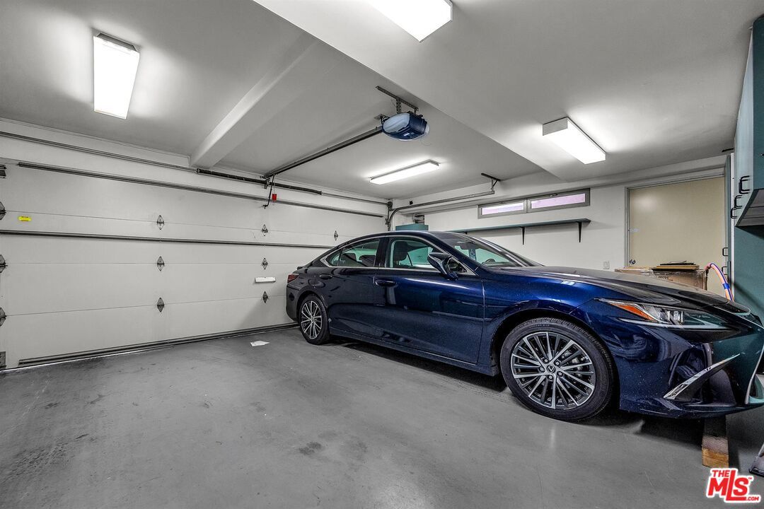 Garage, Interior