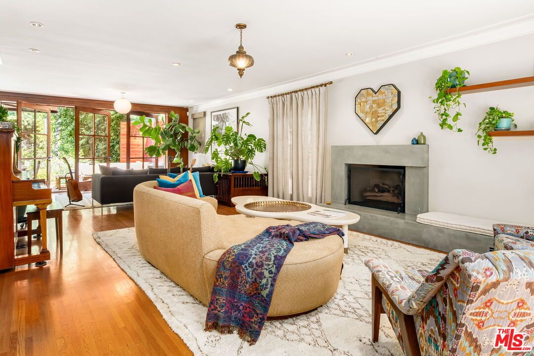 Fireplace, Interior, Living room, Pendant Lights, Piano, Recessed Lighting, Wood Texture Flooring