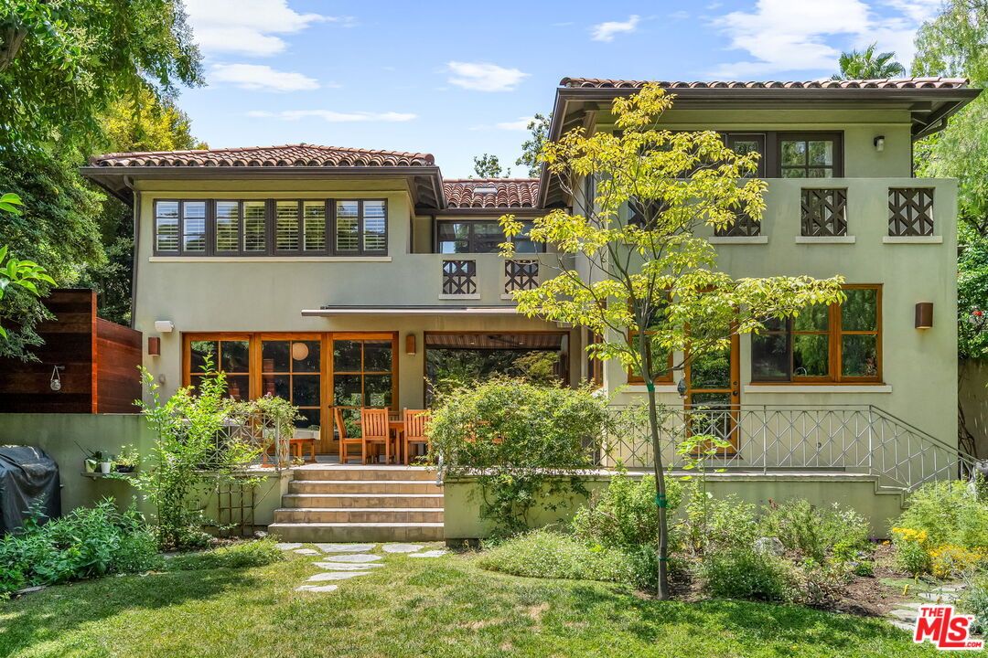 Exterior, Facade, Mediterranean