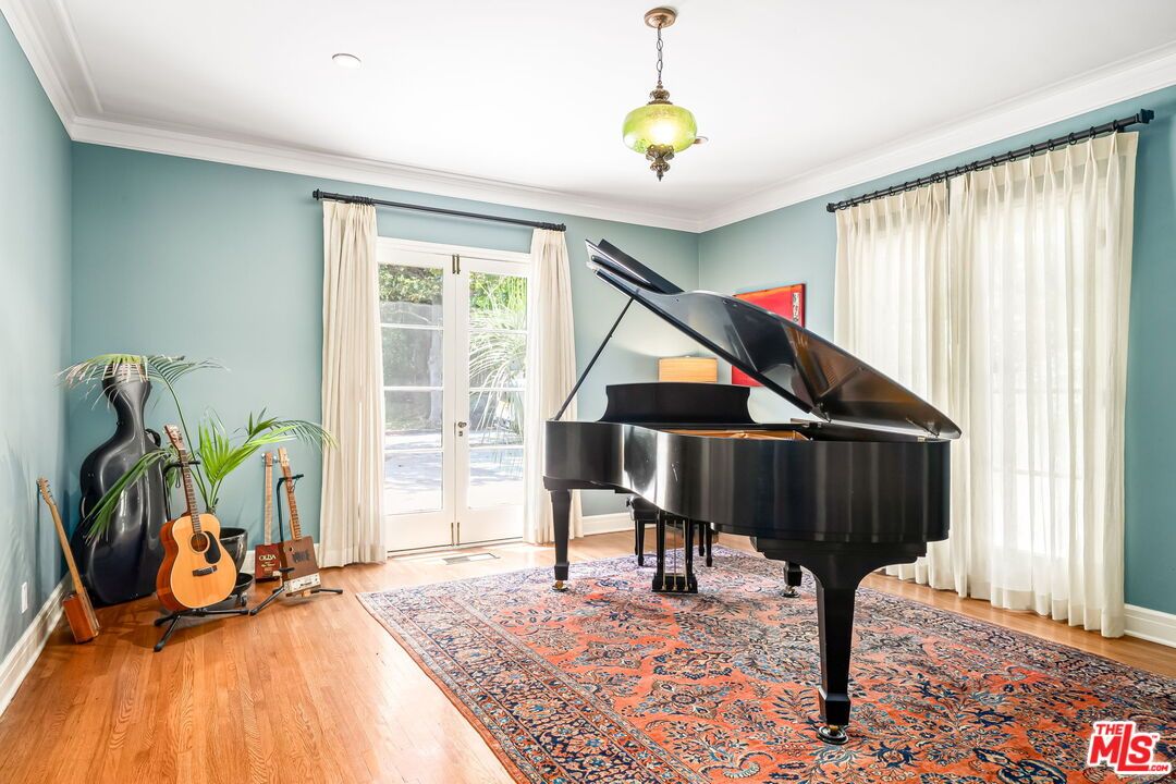 Interior, Piano, Recessed Lighting, Wood Texture Flooring