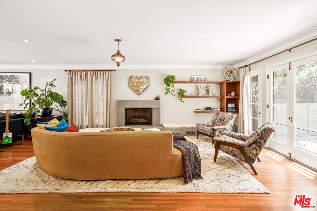 Fireplace, Interior, Living room, Pendant Lights, Recessed Lighting, Wood Texture Flooring