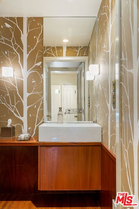 Bathroom, Interior, Recessed Lighting, Wood Texture Flooring