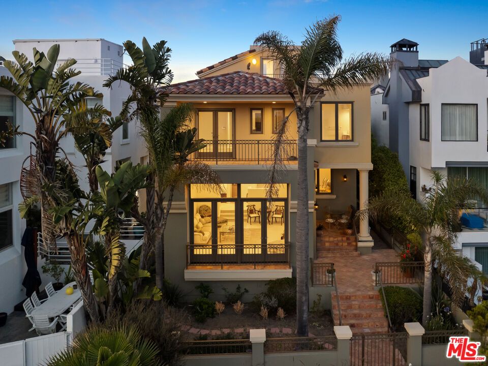 Exterior, Facade, Mediterranean