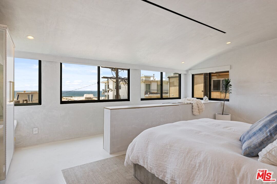 Bedroom, Interior, Recessed Lighting, Water