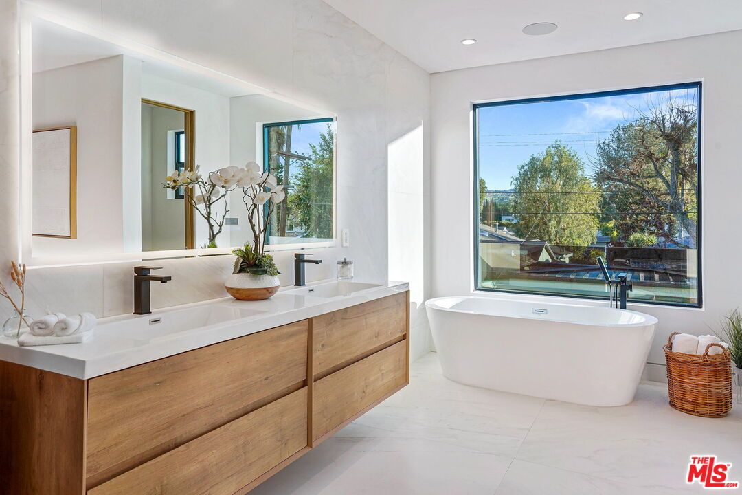 Bathroom, Dual Sink Vanities, Free Standing Baths, Interior, Marble, Recessed Lighting