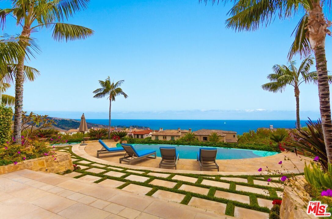 Exterior, Pool, Water