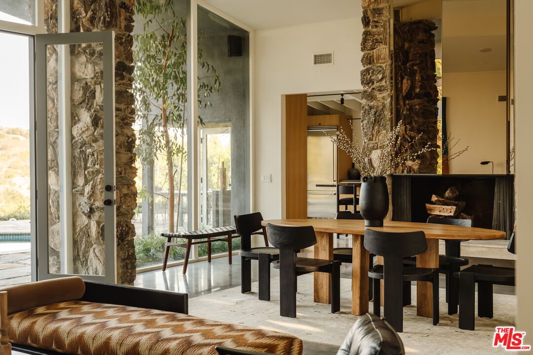 Dining room, Interior