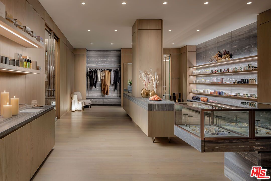 Interior, Recessed Lighting, Walk-in Closets, Wood Texture Flooring