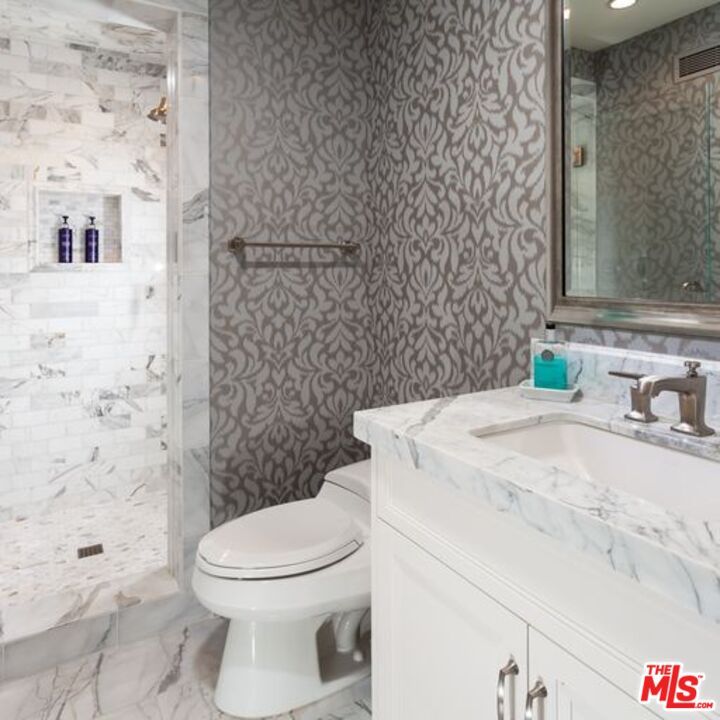 Bathroom, Interior, Marble, Marble Walls, Recessed Lighting