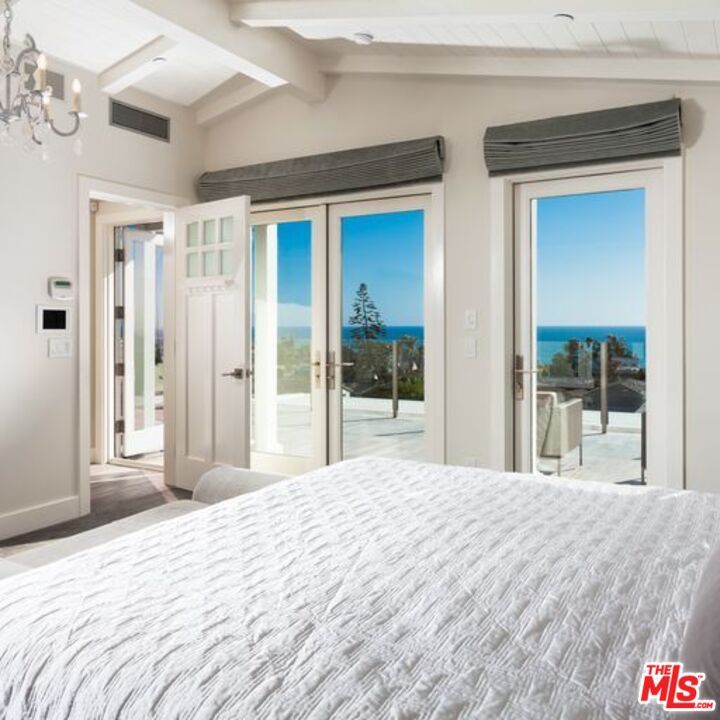 Bedroom, Interior, Water
