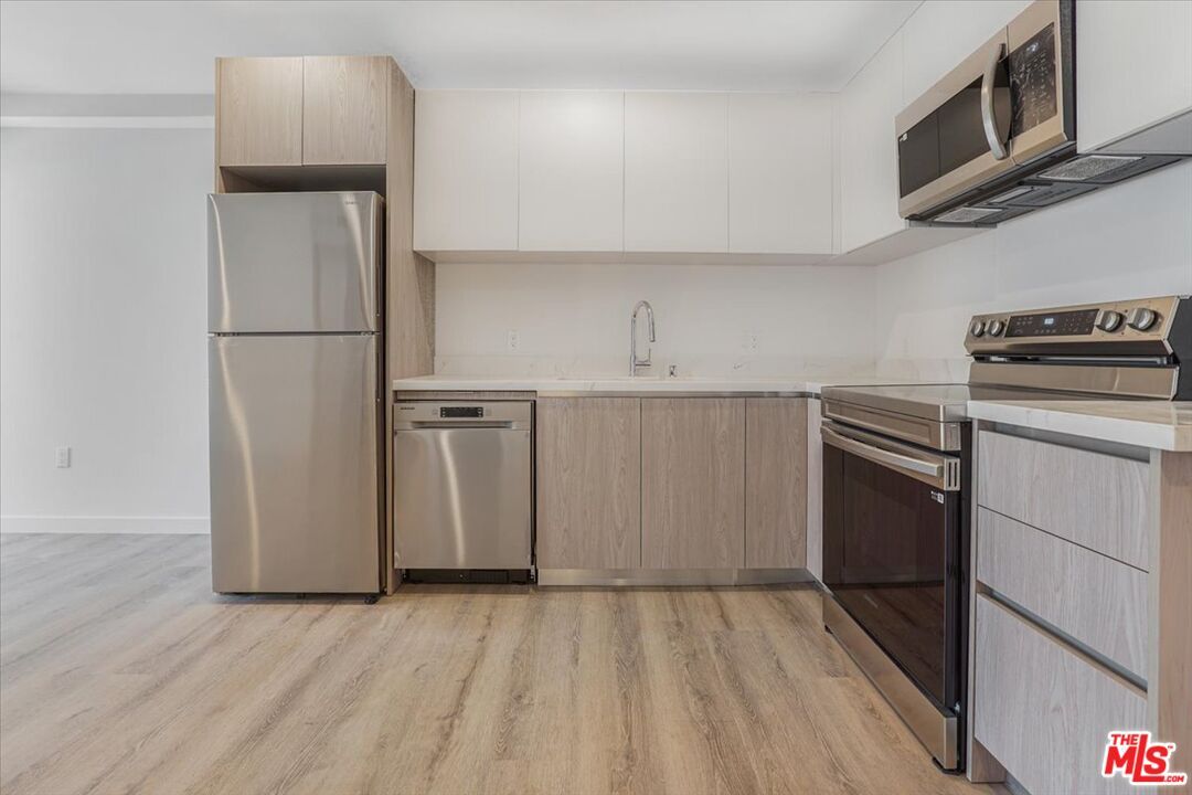 Interior, Kitchen, Stainless Steel Appliances, Wood Texture Flooring