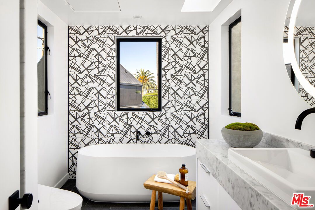 Bathroom, Free Standing Baths, Interior