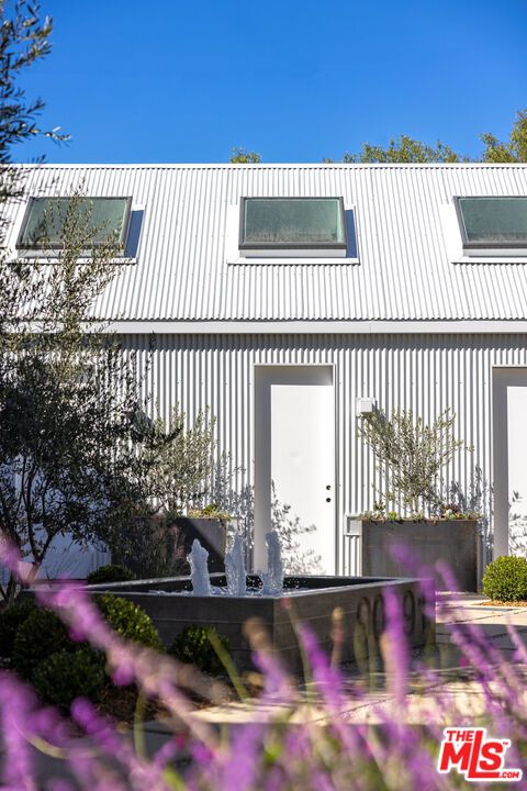 Exterior, Facade, None