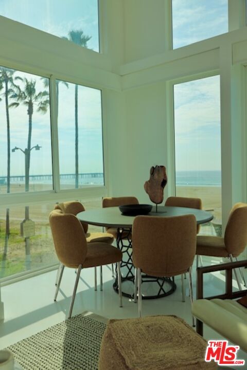 Dining room, Interior, Water