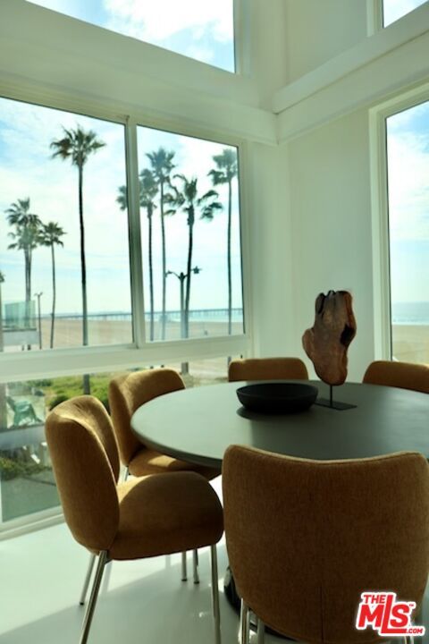 Dining room, Interior, Water