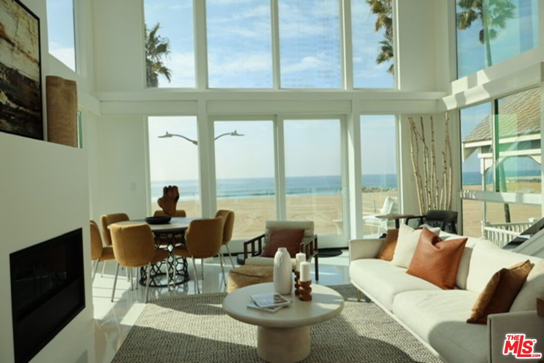 Dining room, Interior, Living room, Water