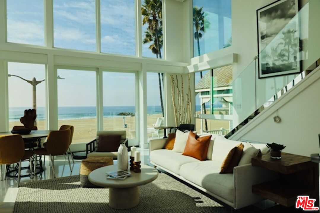 Dining room, Interior, Living room, Water