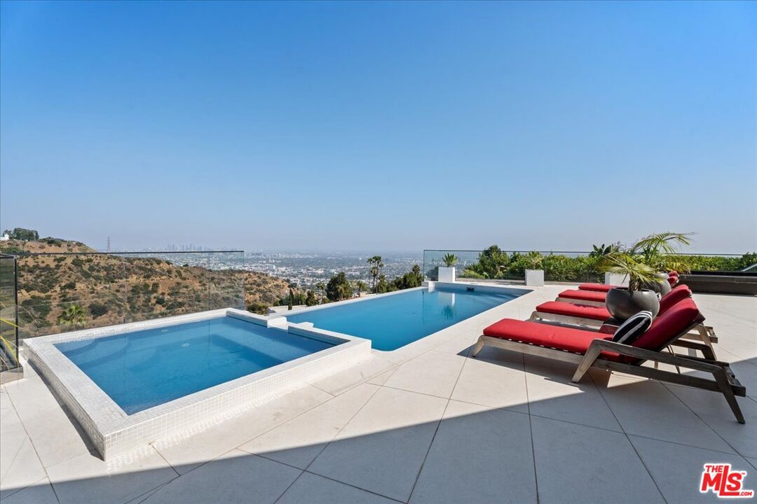 Exterior, Pool, Water