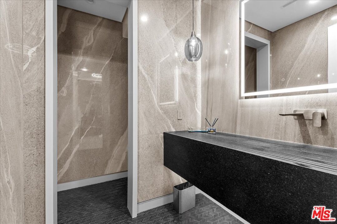 Bathroom, Interior, Pendant Lights, Recessed Lighting