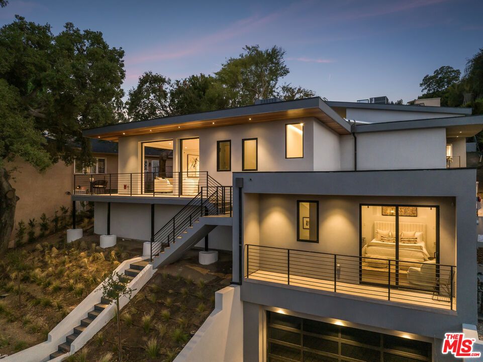 Exterior, Facade, Modern