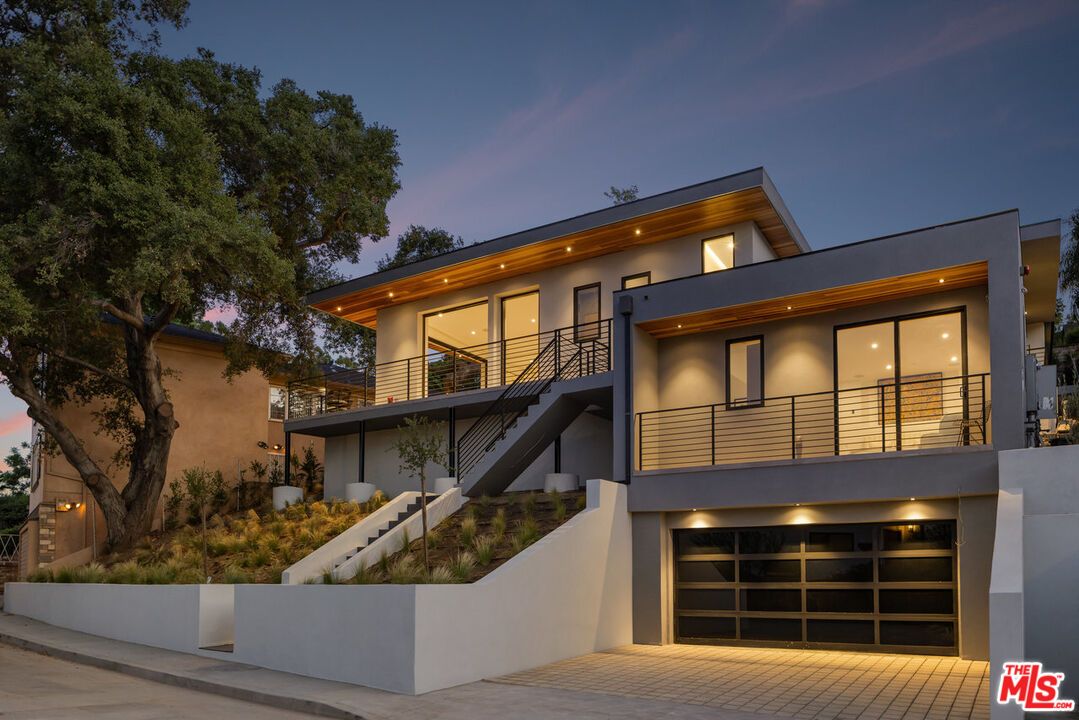 Attached, Exterior, Facade, Modern