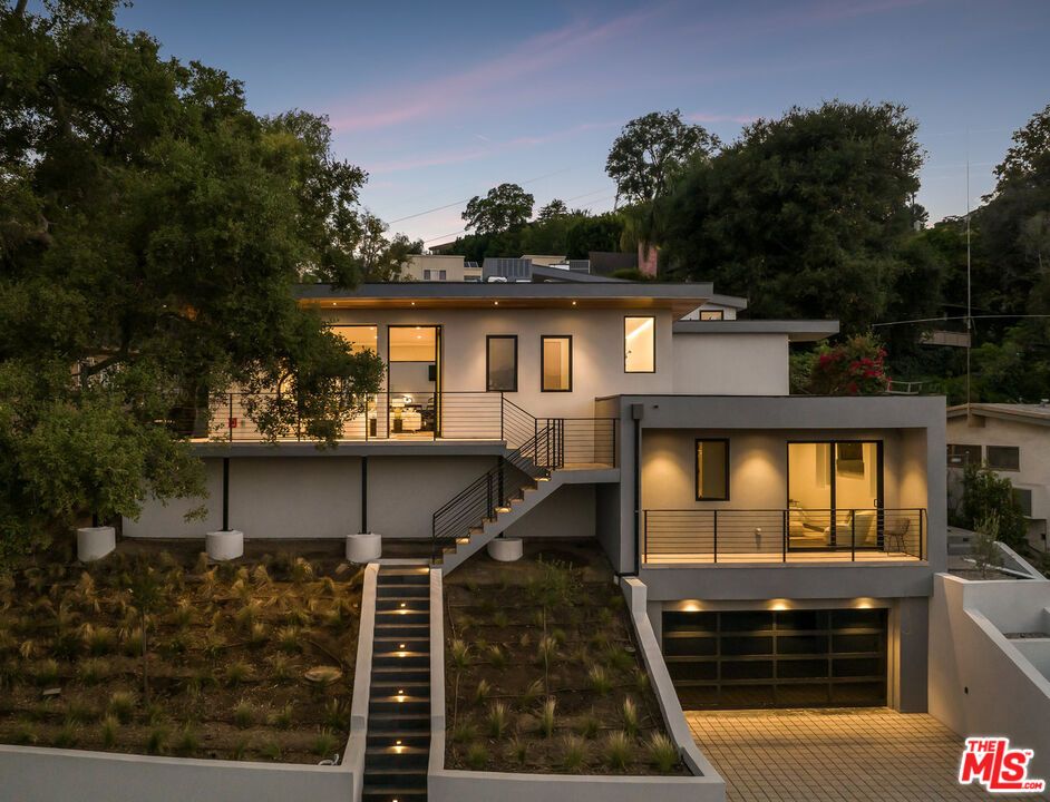 Attached, Exterior, Facade, Modern