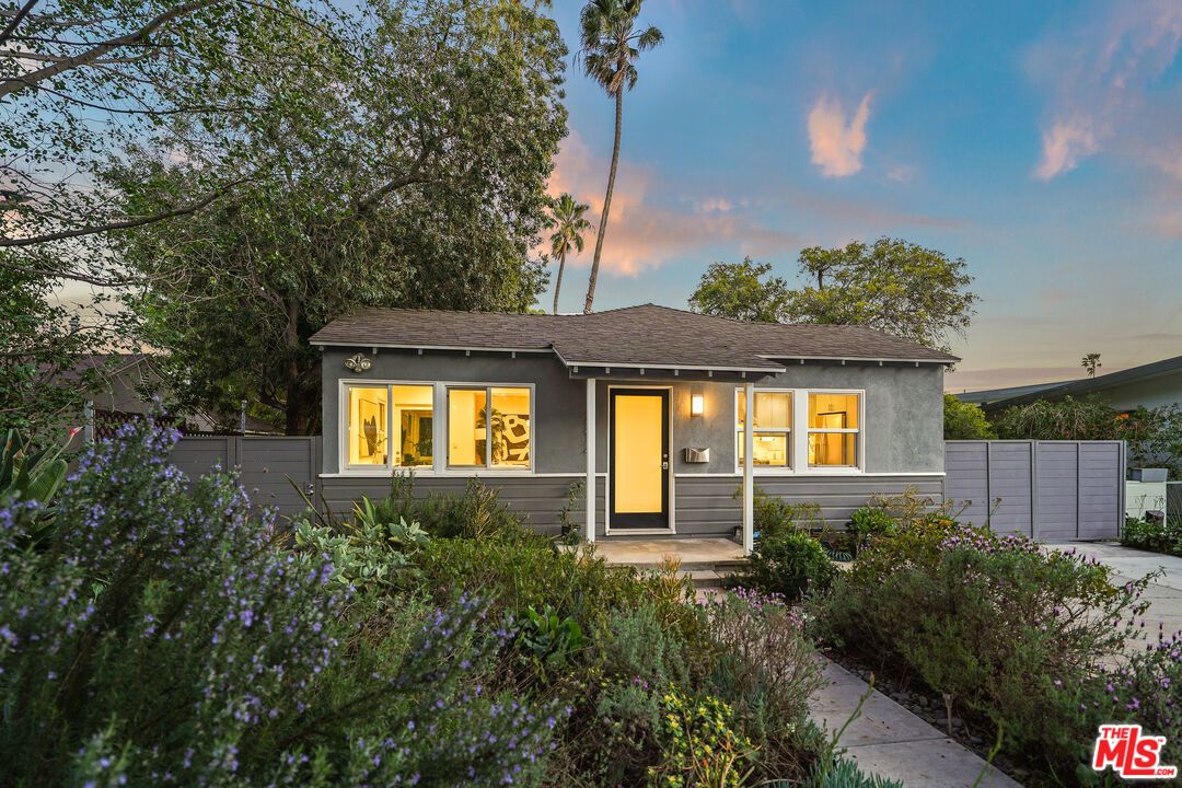 Backyard, Exterior, Facade, Ranch