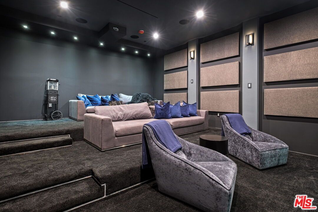 Interior, Living room, Projection Screen, Recessed Lighting, Theatre Room