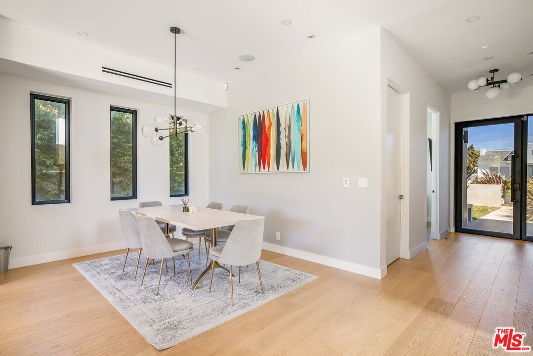 Chandelier, Dining room, Interior, Pendant Lights, Recessed Lighting, Wood Texture Flooring