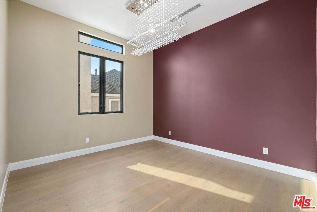 Chandelier, Empty room, Interior, Wood Texture Flooring
