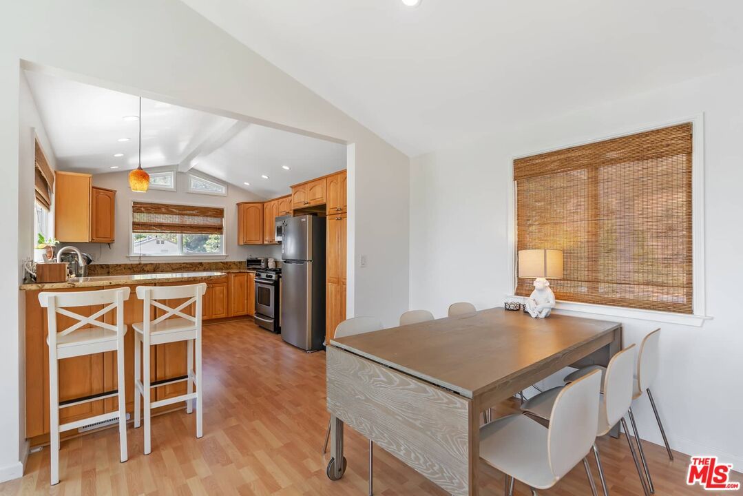 Dining room, Interior, Kitchen, Pendant Lights, Recessed Lighting, Wood Texture Flooring