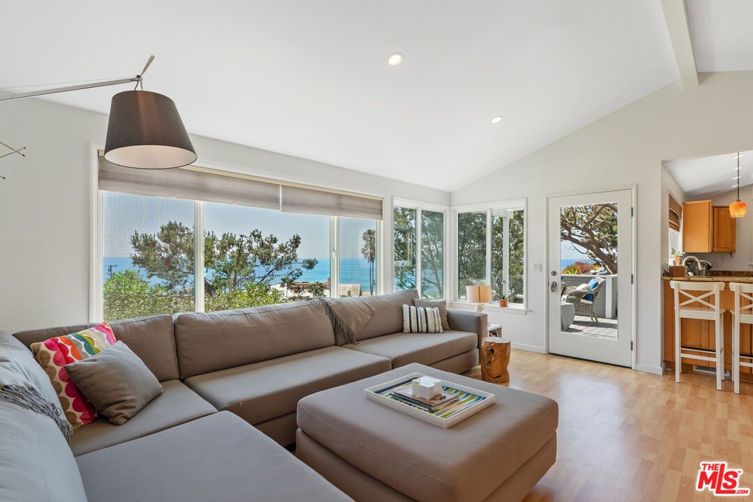 Interior, Kitchen, Living room, Pendant Lights, Recessed Lighting, Water, Wood Texture Flooring