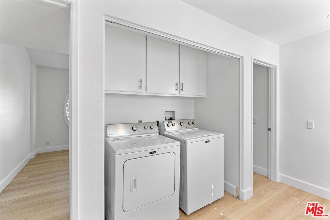 Interior, Utility Closets, Washer, Wood Texture Flooring