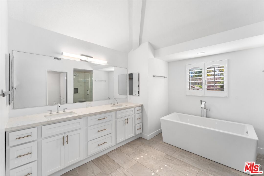 Bathroom, Dual Sink Vanities, Free Standing Baths, Interior