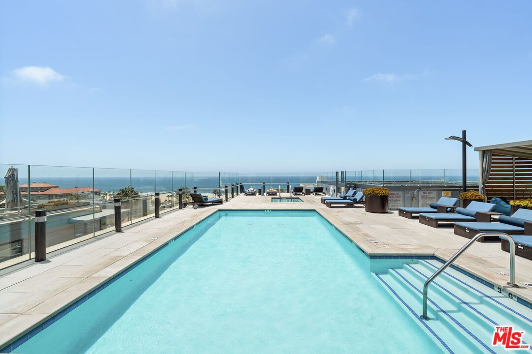 Exterior, Pool, Water