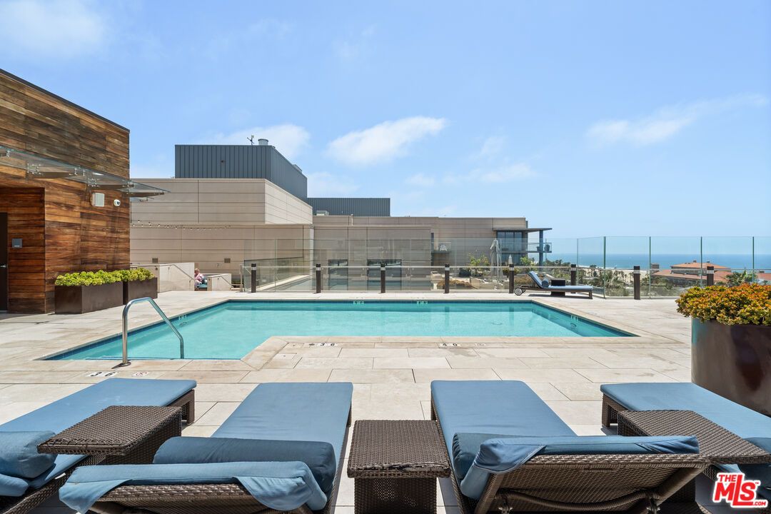 Exterior, Pool, Water