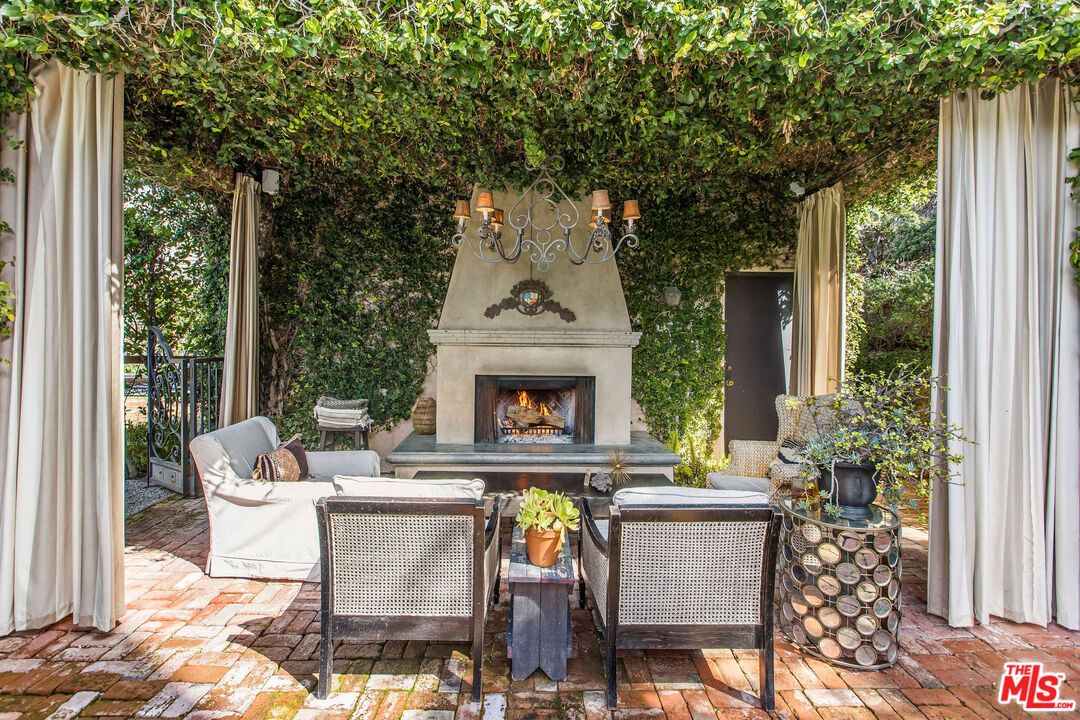 Exterior, Fireplace