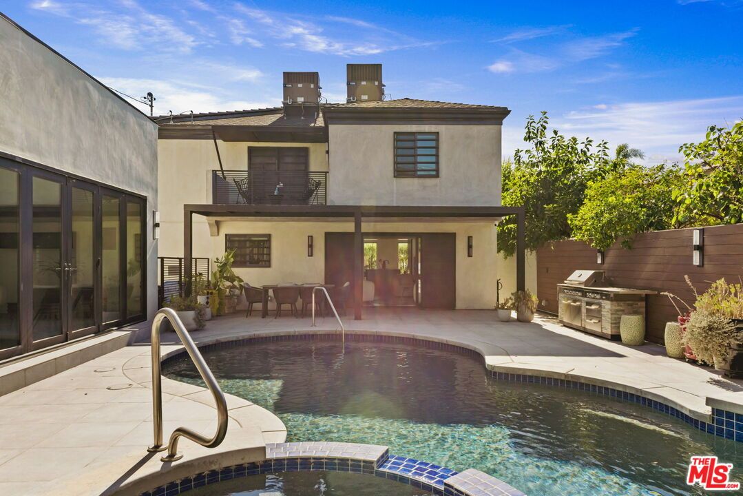 Exterior, Pool