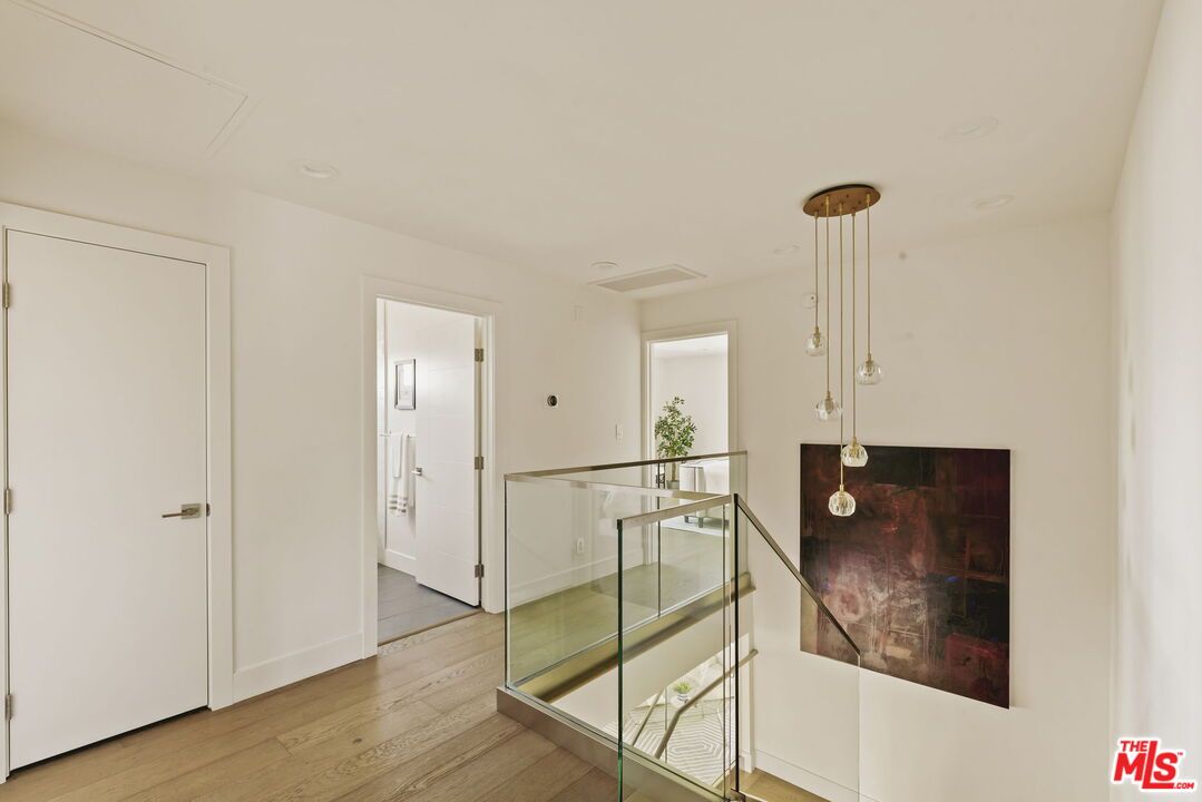 Interior, Pendant Lights, Recessed Lighting, Wood Texture Flooring