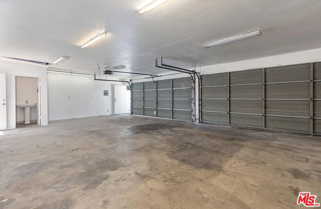 Garage, Interior