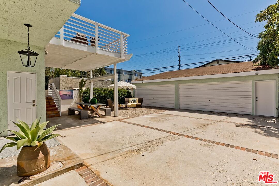 Detached Garage, Exterior