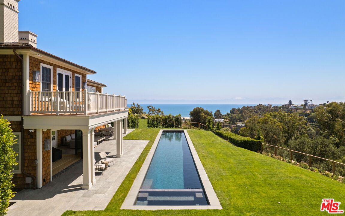 Exterior, Pool, Water