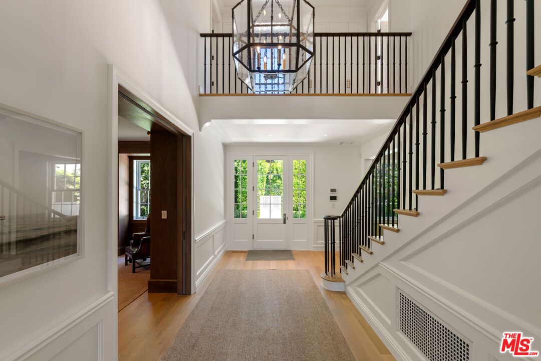 Interior, Pendant Lights, Wood Texture Flooring