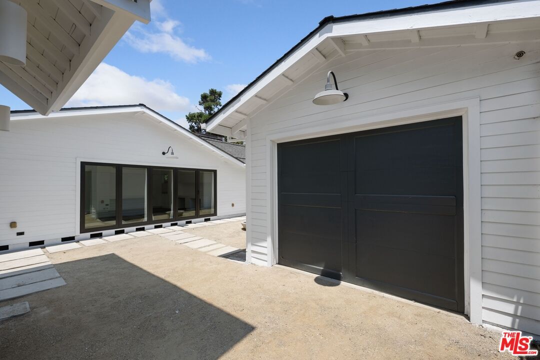 Detached Garage, Exterior