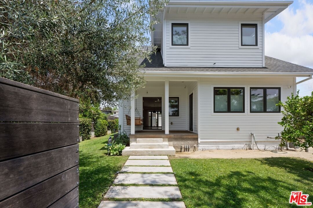 Exterior, Facade, American Foursquare