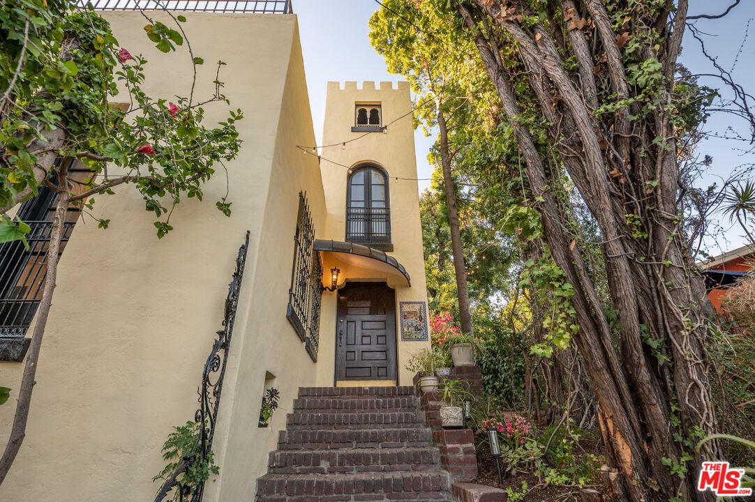 Exterior, Facade, Spanish Mediterranean