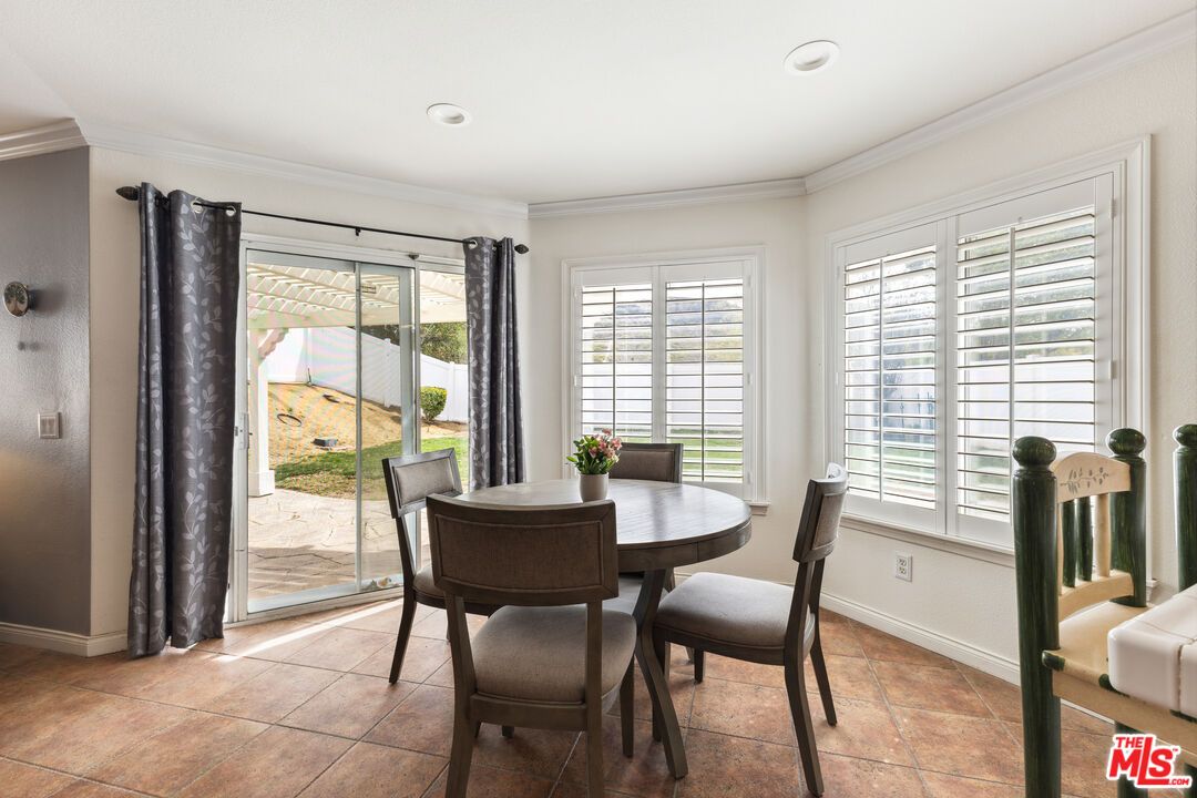 Dining room, Interior, Recessed Lighting